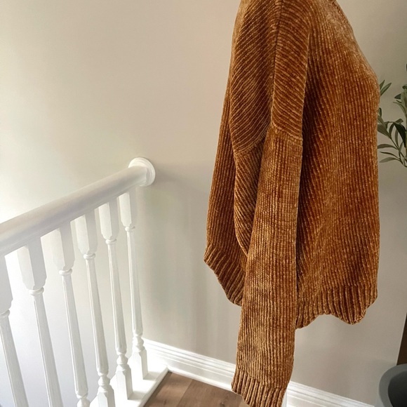 Love Tree Chenille Sweater in Caramel Brown Cropped - Picture 6 of 8